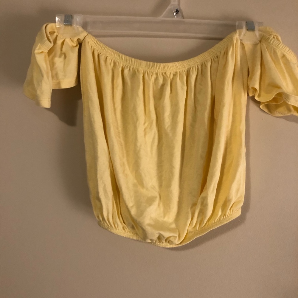Really cute yellow crop top